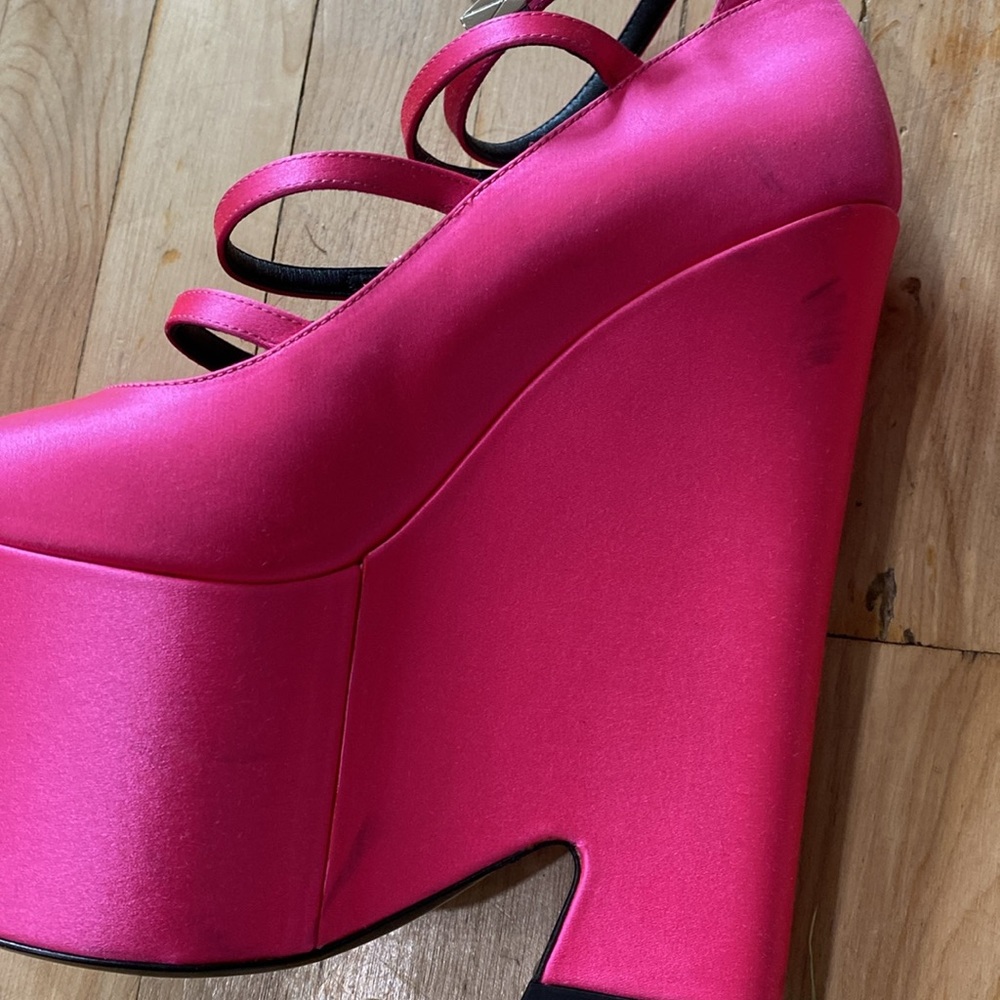 Versace Tempest Hot Pink Satin Platform Shoes - Picture 16 of 16
